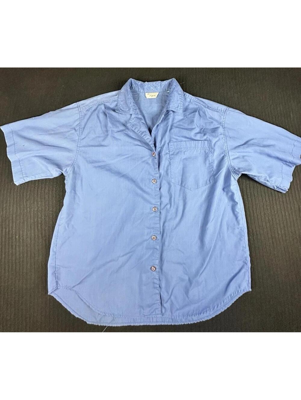💙✨ Vintage Picture Perfect Blue Button Shirt ✨💙